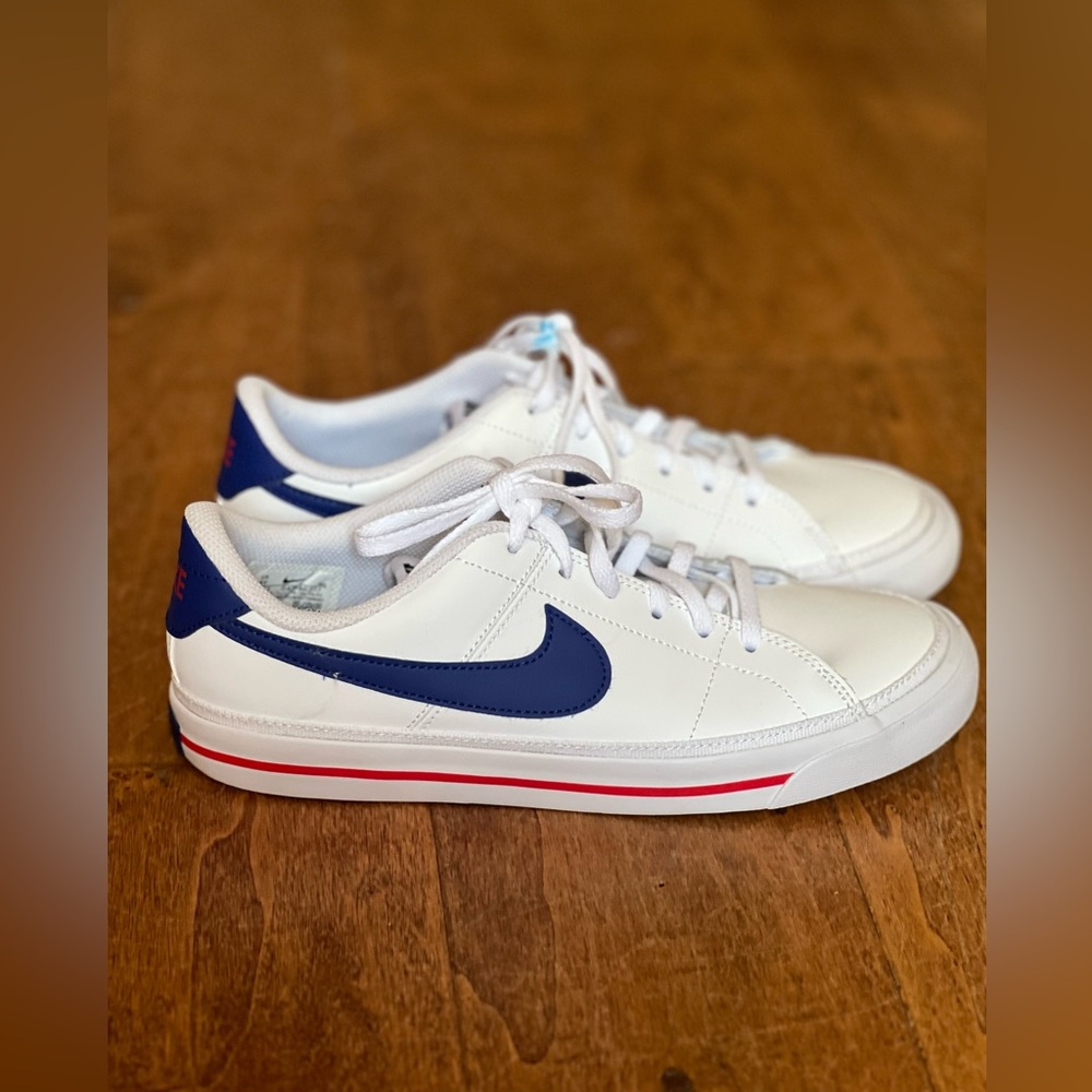 Like new Nike sneakers